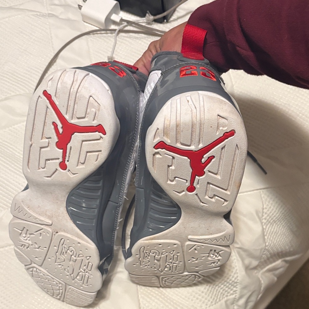 Stylish Athletic Shoes in White and Red - Picture 4 of 5